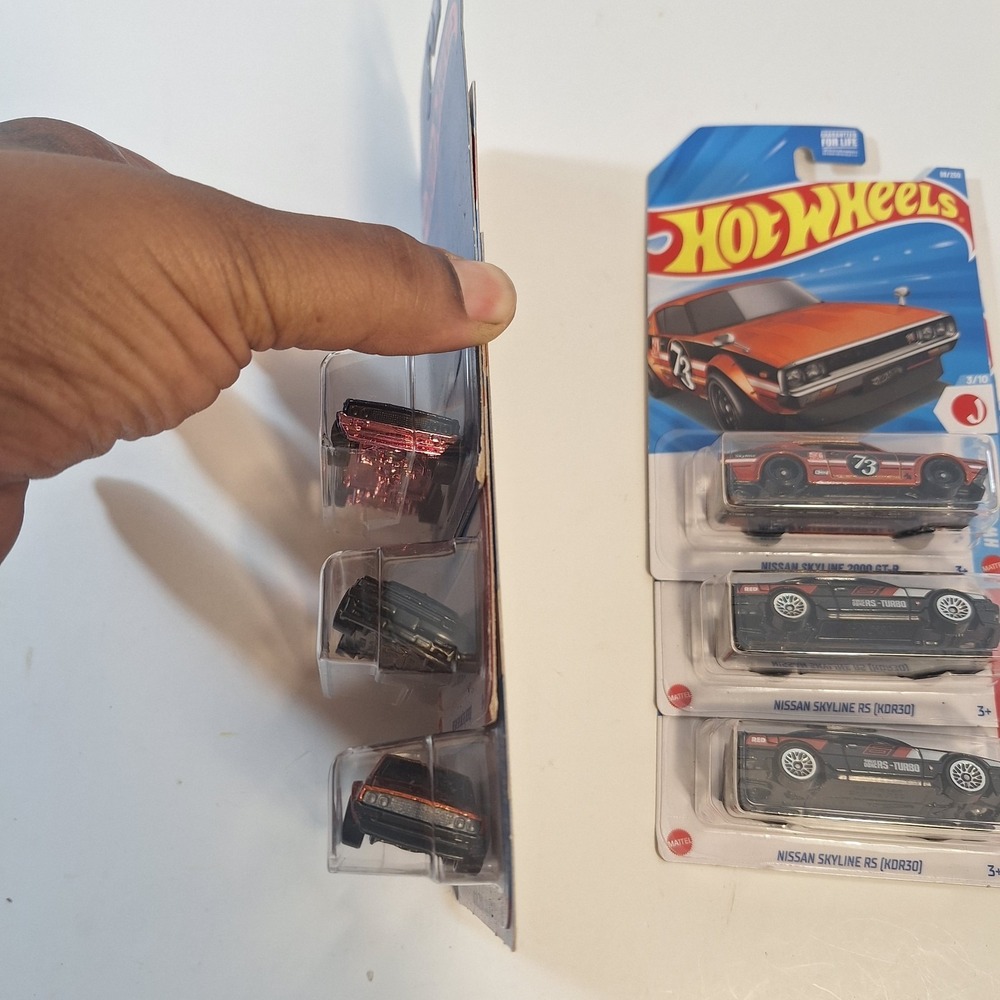 Hot Wheels Nissan Skyline KDR30 Red Edition & Nissan Skyline 2000gt-r 6 Cars - Picture 2 of 6